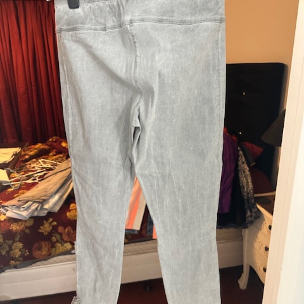 Pants - Picture 4 of 10